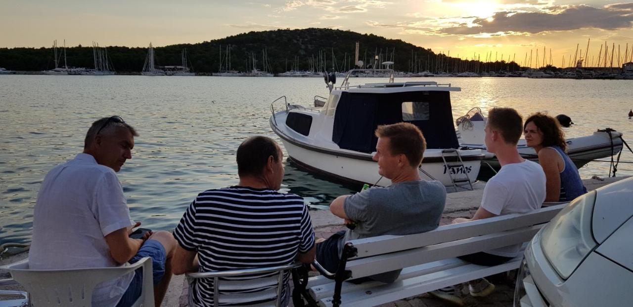 Lastin Dvor Rogoznica  Bagian luar foto